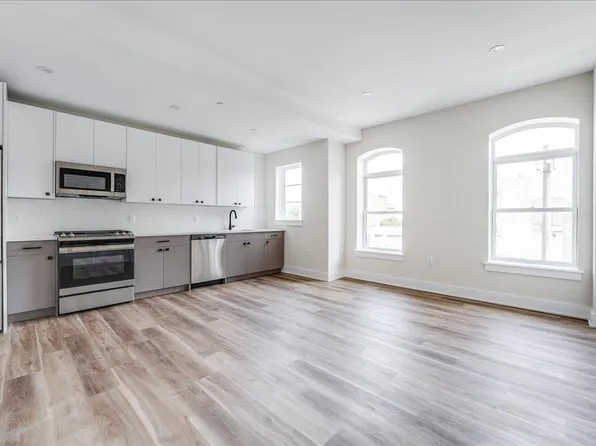 237 Washington Street image 2 of 34