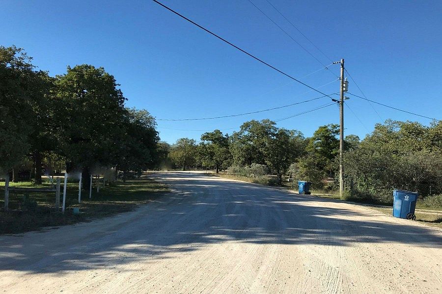 2nd image of 906 Sunset Dr