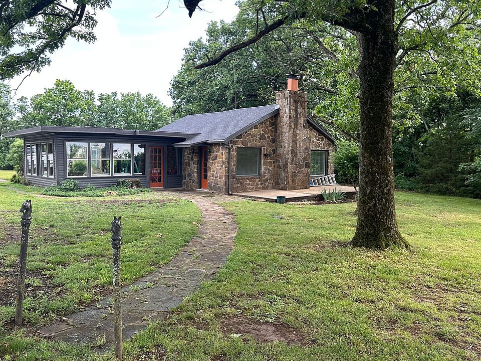 1st image of 460 W Ravenswood Ln