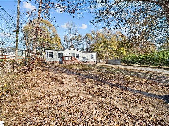 3rd image of 122 Lakeside Dr