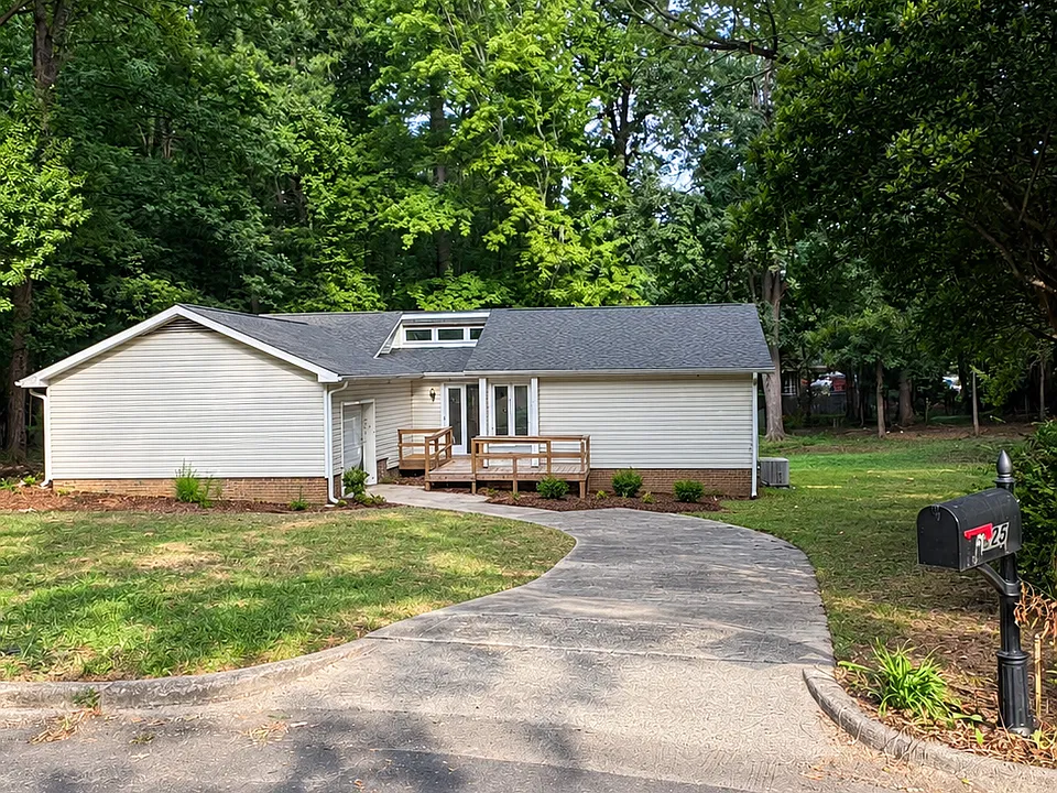 125 Red Bud Ct