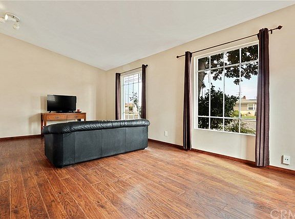 4th image of 14909 S Budlong Ave