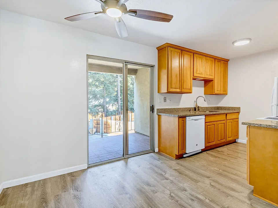931-939 Golden Gate Drive