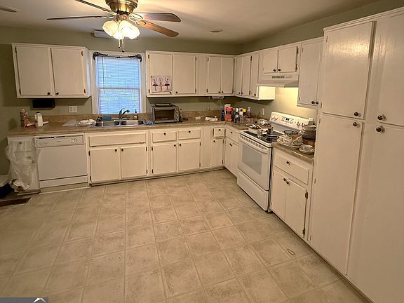 5th image of 1740 Spring St NE