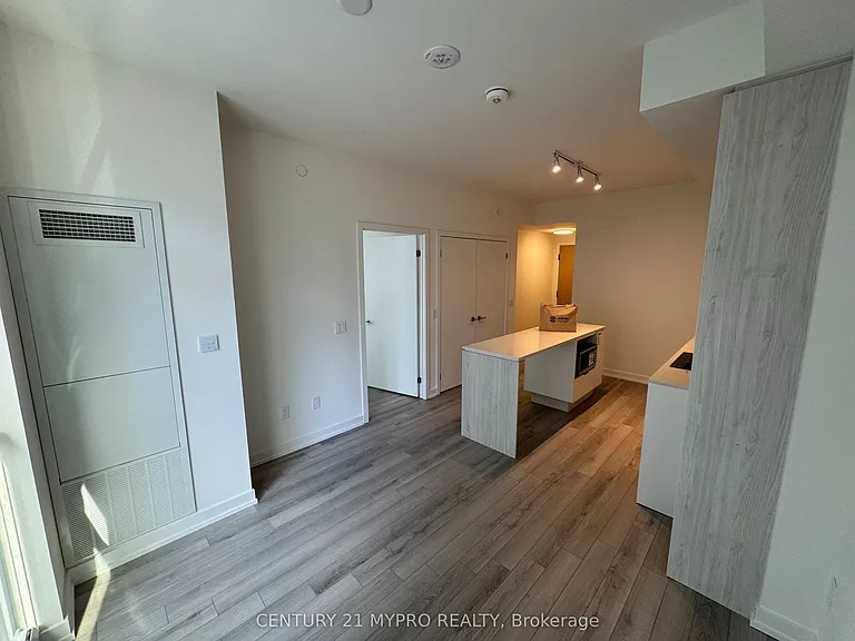 89 Church St #1010 — Photo 4