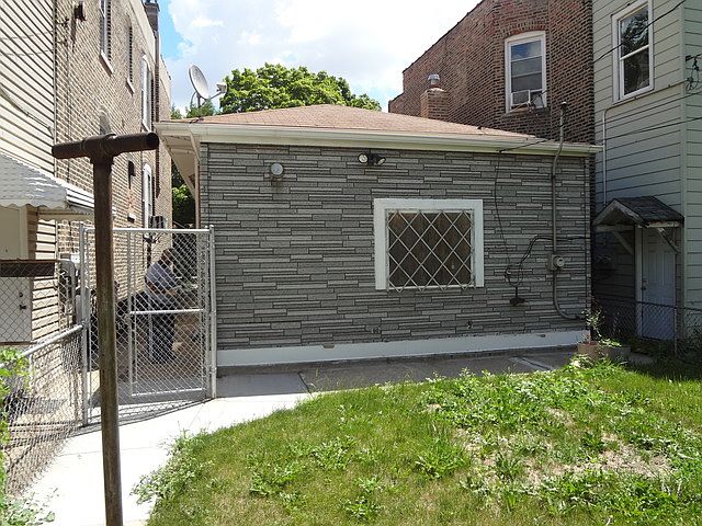2nd image of 926 N Avers Ave