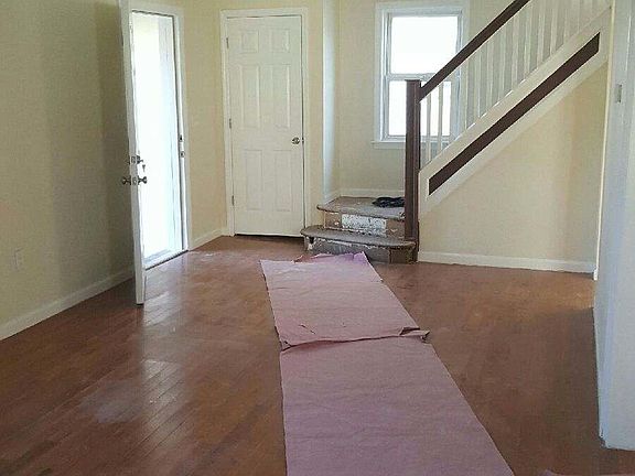 4th image of 28-30 Hansbury Ave