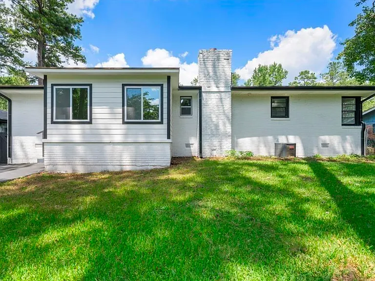 2318 Green Forrest Dr — Photo 26