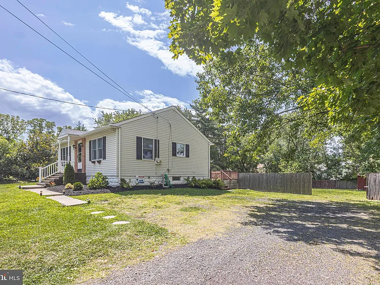 125 Richardson Rd — Photo 4