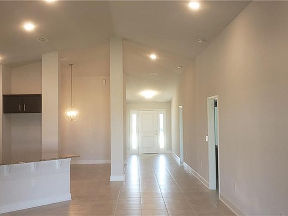 3rd image of 487 Meadow Pointe Dr