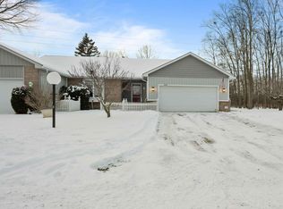 5496 Hickory Cir, Flushing, MI 48433