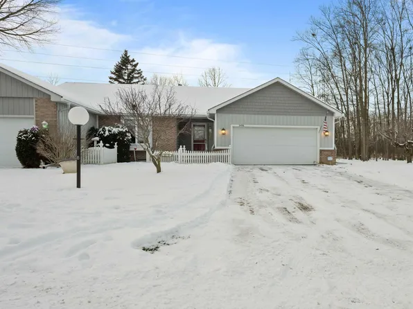 5496 Hickory Cir, Flushing, MI 48433