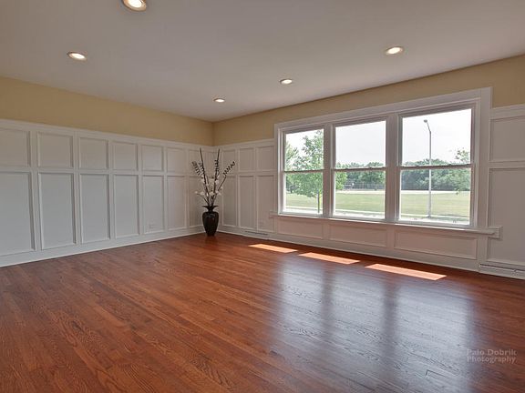 5th image of 1058 E Anderson Dr