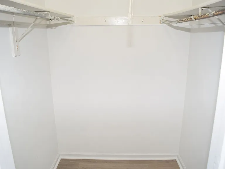 579 Peregrine St — Photo 18