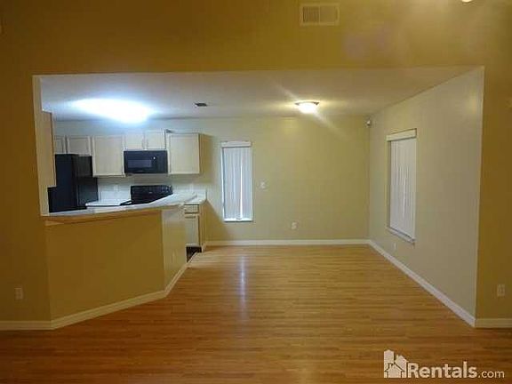 4th image of 745 Palm Hammock Cir