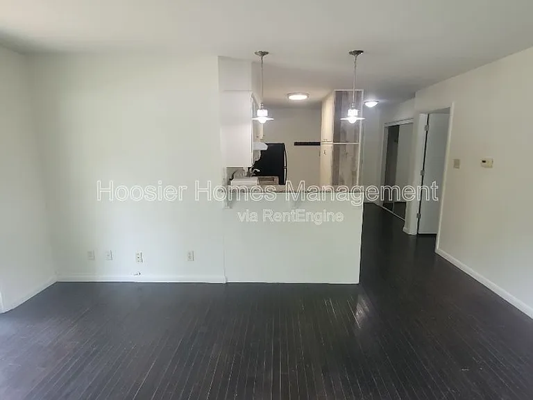 770 E 61st St #1 — Photo 5