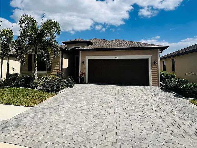 1873 E Isles Rd — Photo 1