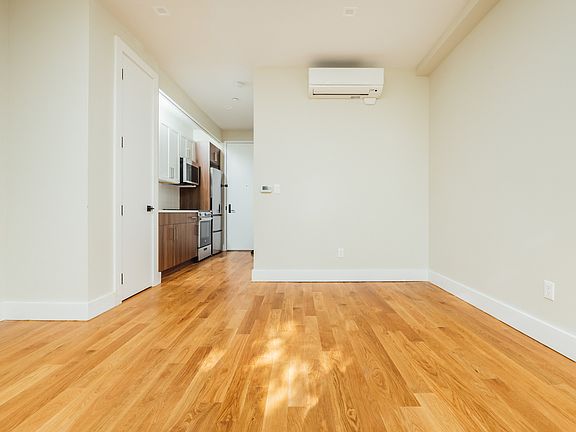 3rd image of 212 Malcolm X Blvd APT 2
