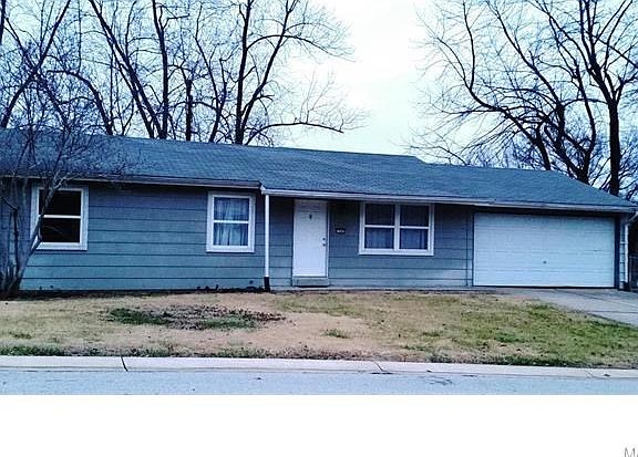 Cute home with 2 car garage and full walkout basement. Newer windows!!