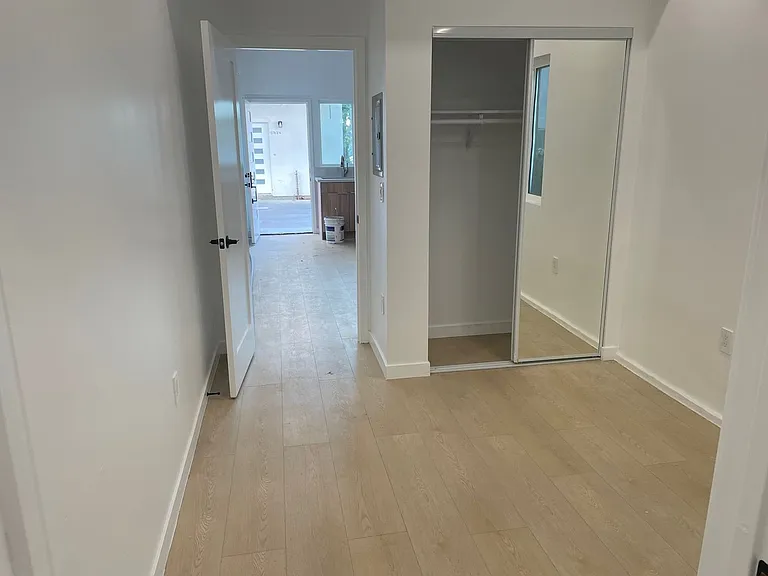 1376 Edgecliffe Dr — Photo 19
