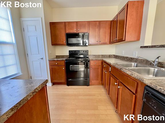 4th image of 308 Lowell St #1213