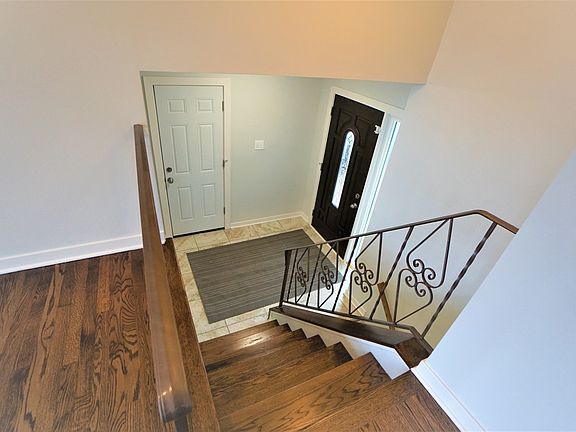 3rd image of 370 Norman Ct