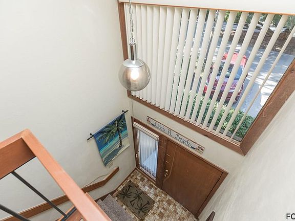 2nd image of 22 Greenbriar Ct #22
