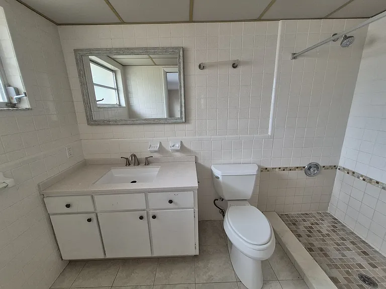 1013 Meadowlawn Dr N — Photo 14