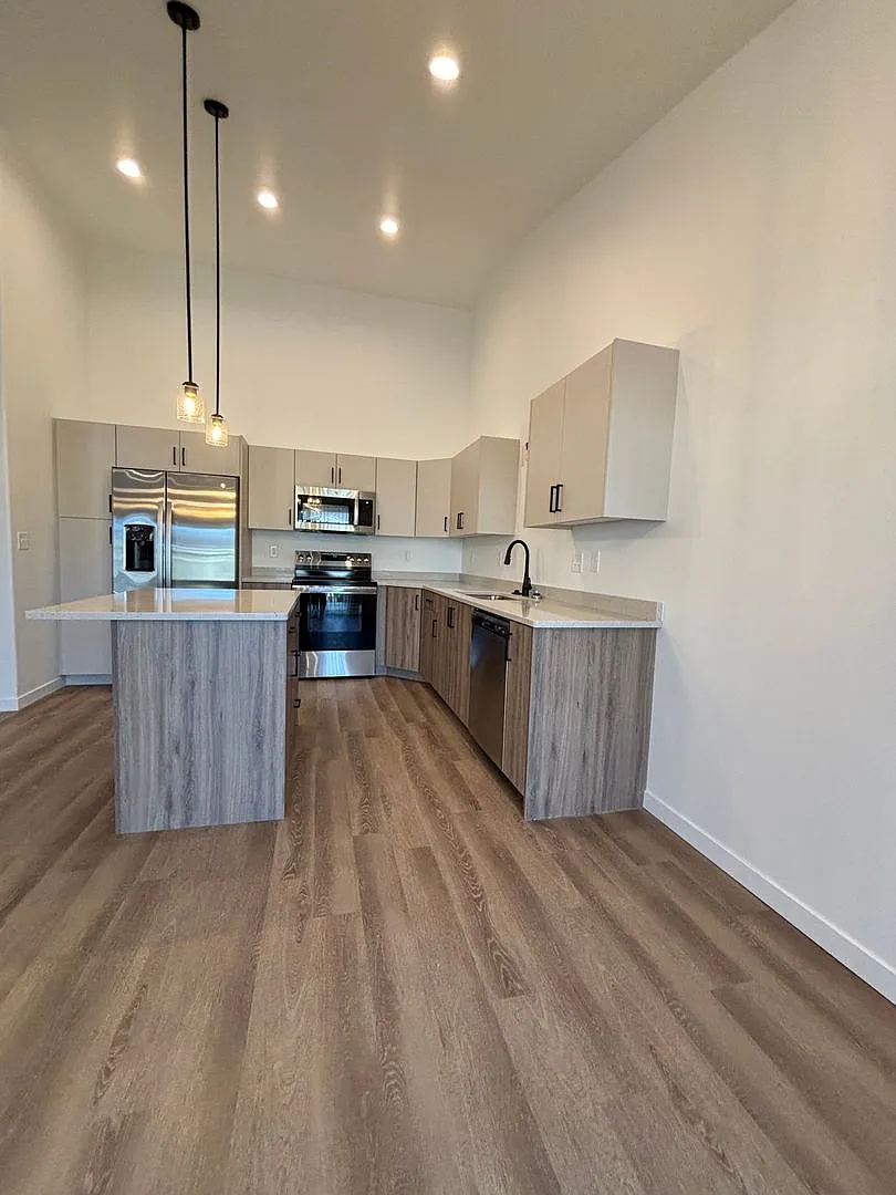 3 Bedroom 3 Bathroom Townhomes — Photo 2