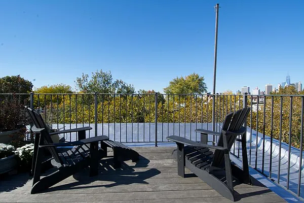 Sold by Brooklyn Bridge | media 24