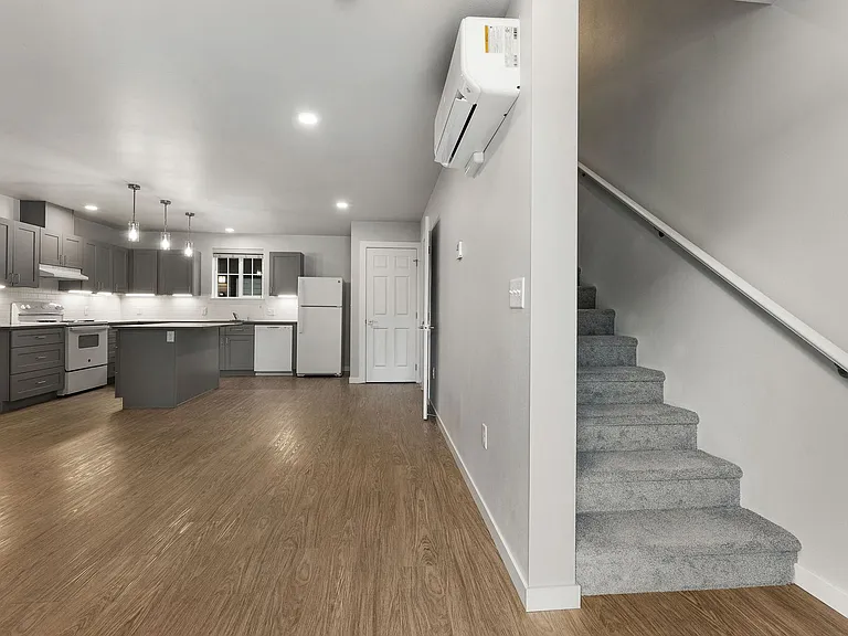 Wall Street Townhomes — Photo 18