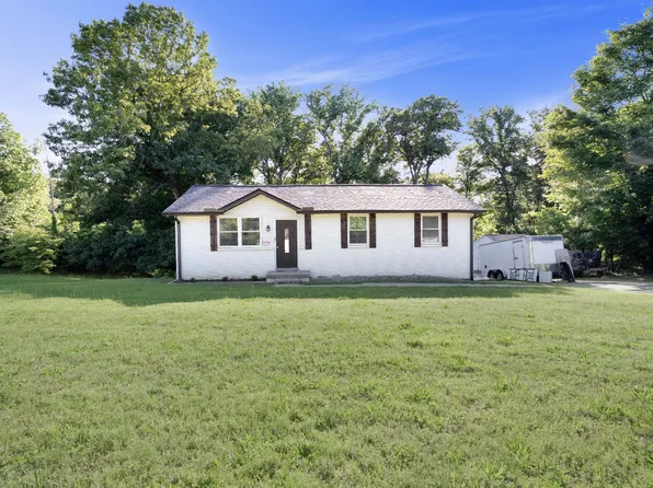 412 Hilltop Dr, Clarksville, TN 37040