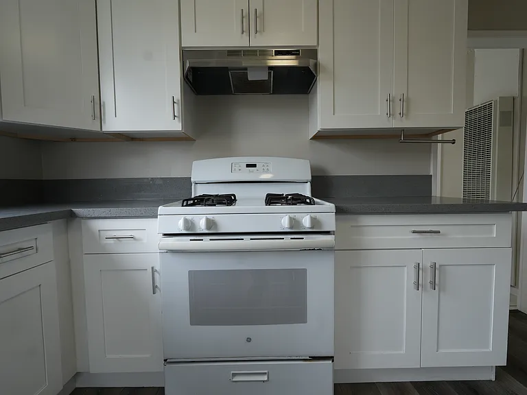 457 W Sepulveda St — Photo 11