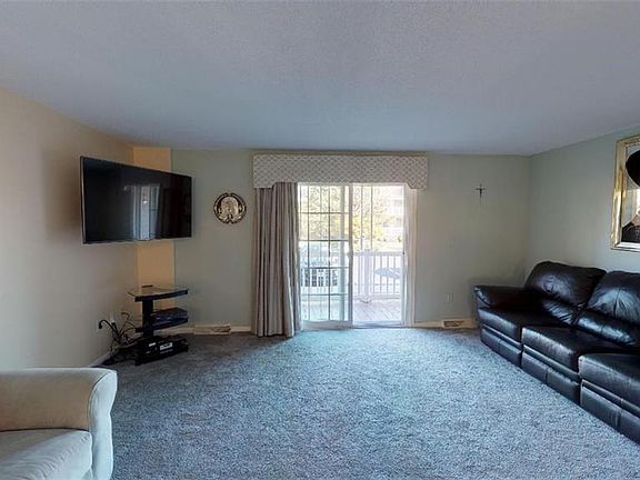 3rd image of 400 West Ave Unit D5