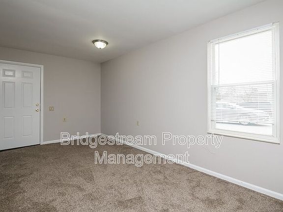 3rd image of 1413 Forest Ln