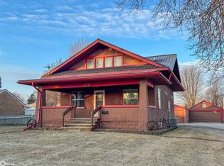 1118 4th St NE, Hampton, IA 50441