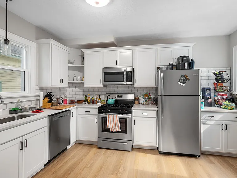 601 Pettibone Ave NW — Photo 1