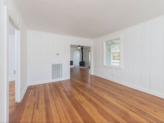 3rd image of 1488 Finnegan Ln