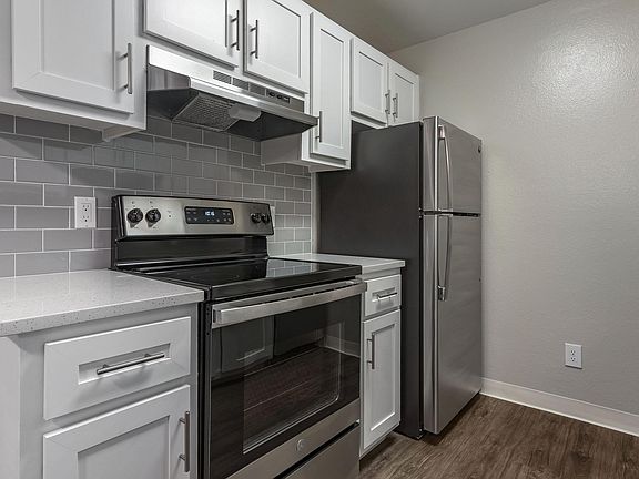 4th image of 500 Loveridge Cir #258