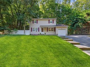 1152 N Country Rd, Stony Brook, NY 11790