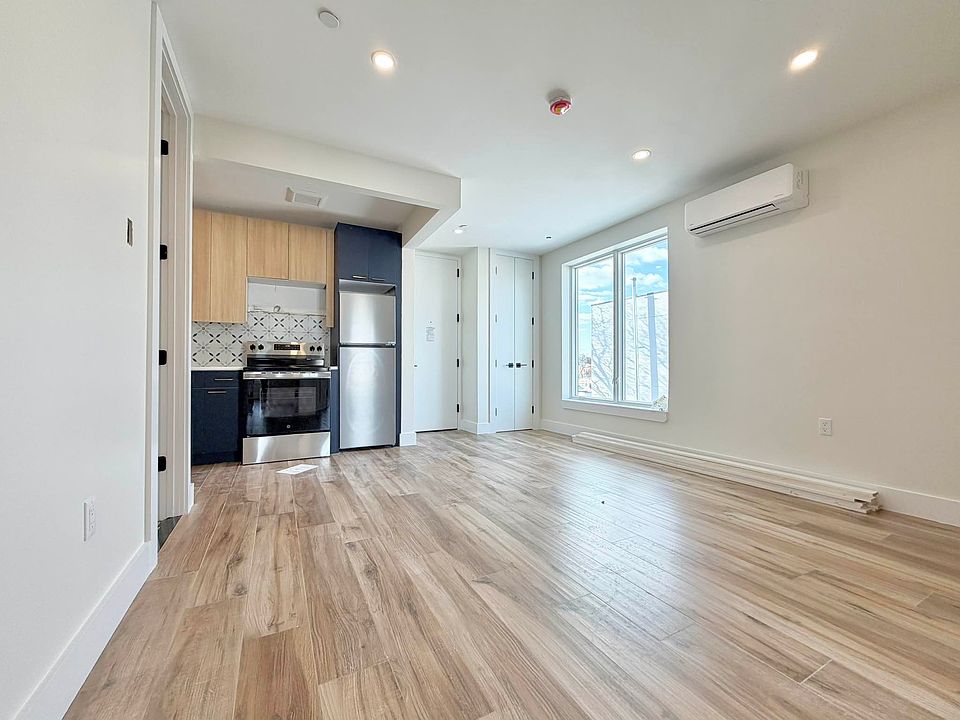 1st image of 940 New York Ave #4A
