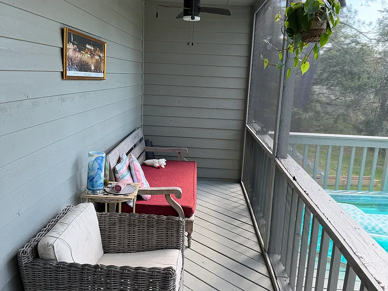 1076 Marsh Court Ln — Photo 4