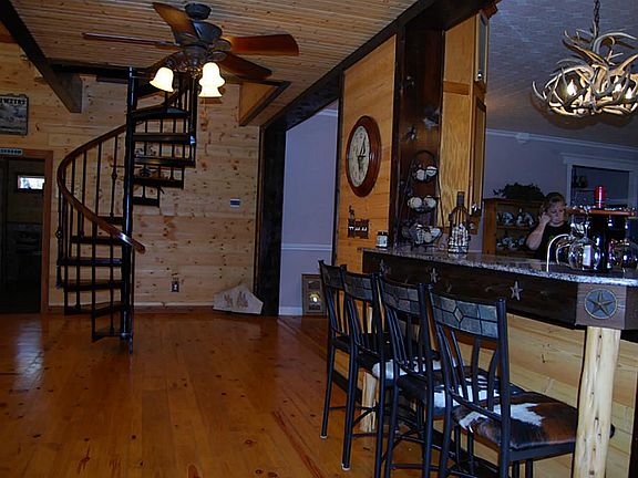 5th image of 11803 Tiffany Ln