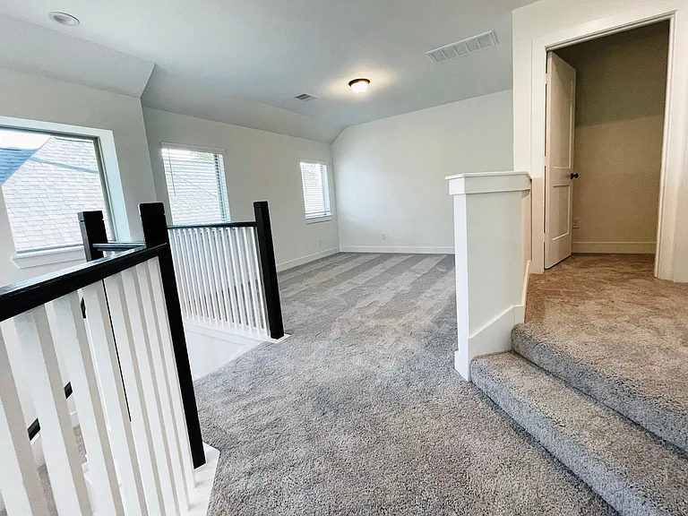 313 Rise Ln — Photo 12