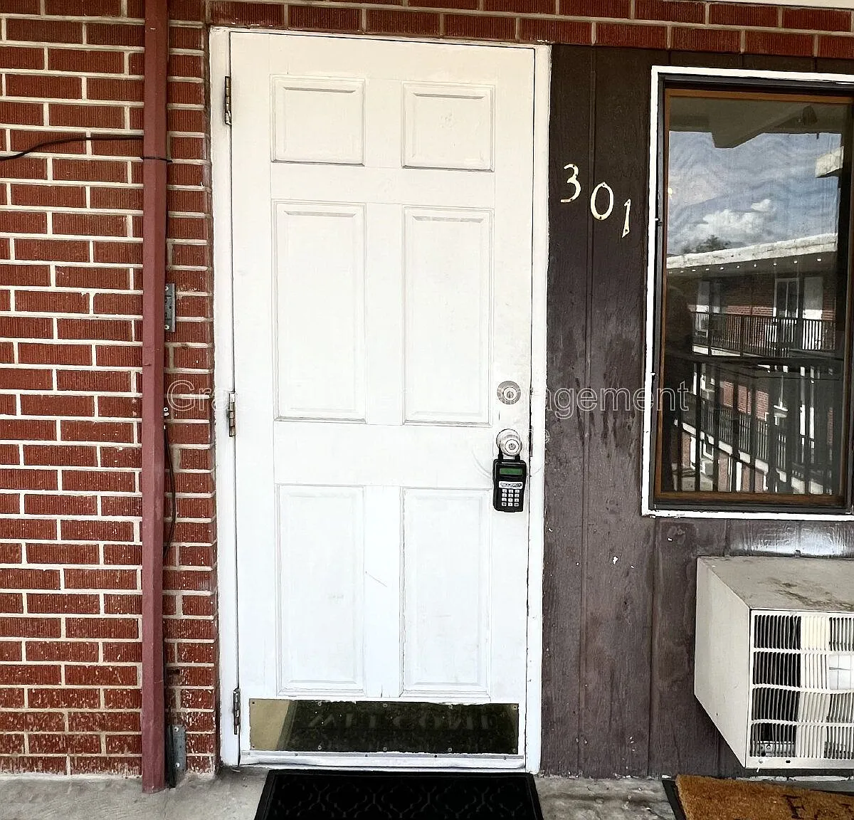 2 bed, 1.0 bath, 719 sqft, $1,085 — Photo 2