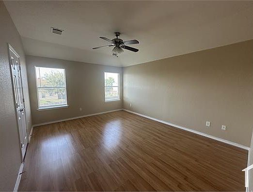 3rd image of 223 Flinn St