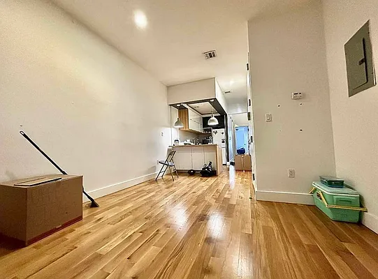 Rented by Space Link Realty | media 12