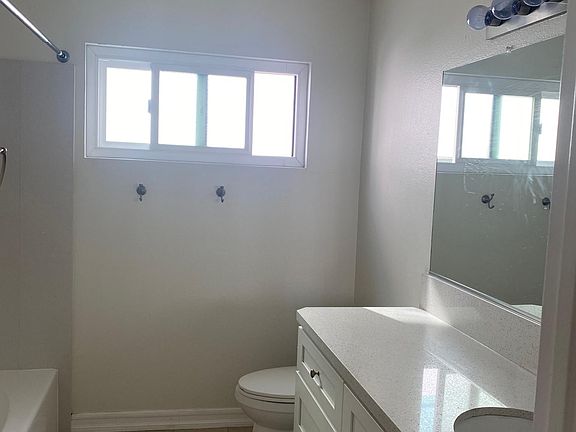 3rd image of 633 S Barrington Ave APT 302