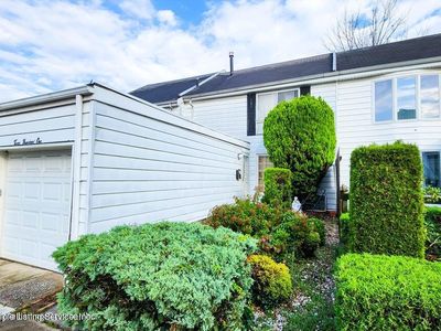 301 Hampton Grn, Staten Island, NY, 10312