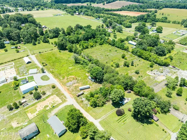 128 Spurgeon Ln, Maryville, TN 37804